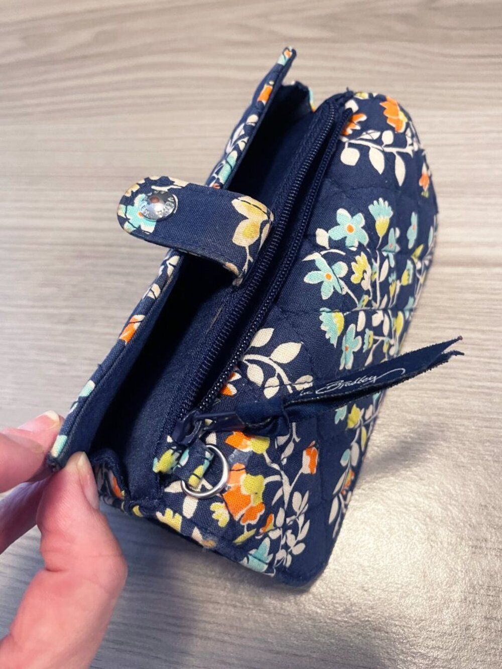 Vera Bradley Navy Floral Quilted Wallet Wristlet Zip Around Organizer - Picture 2 of 5